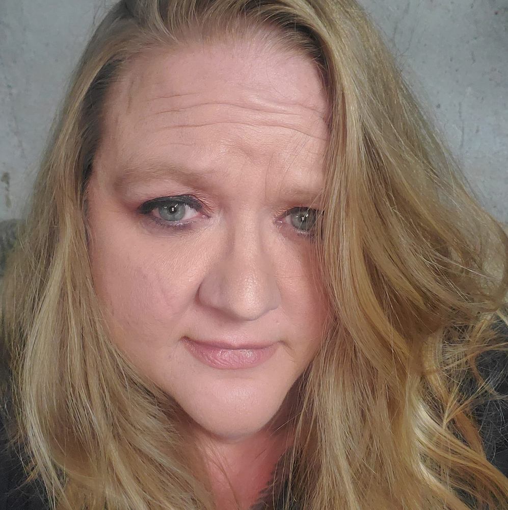 Meet your Posher, Leeann